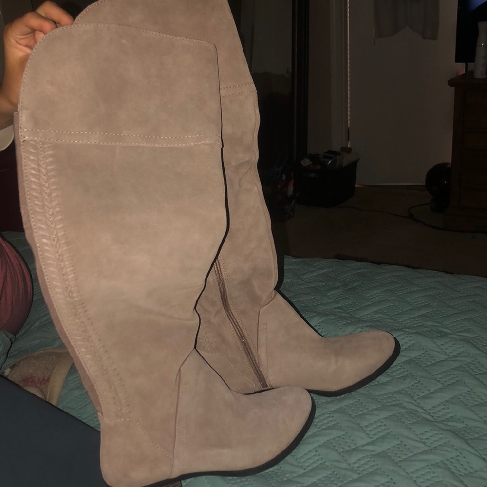never worn - Picture 2 of 3